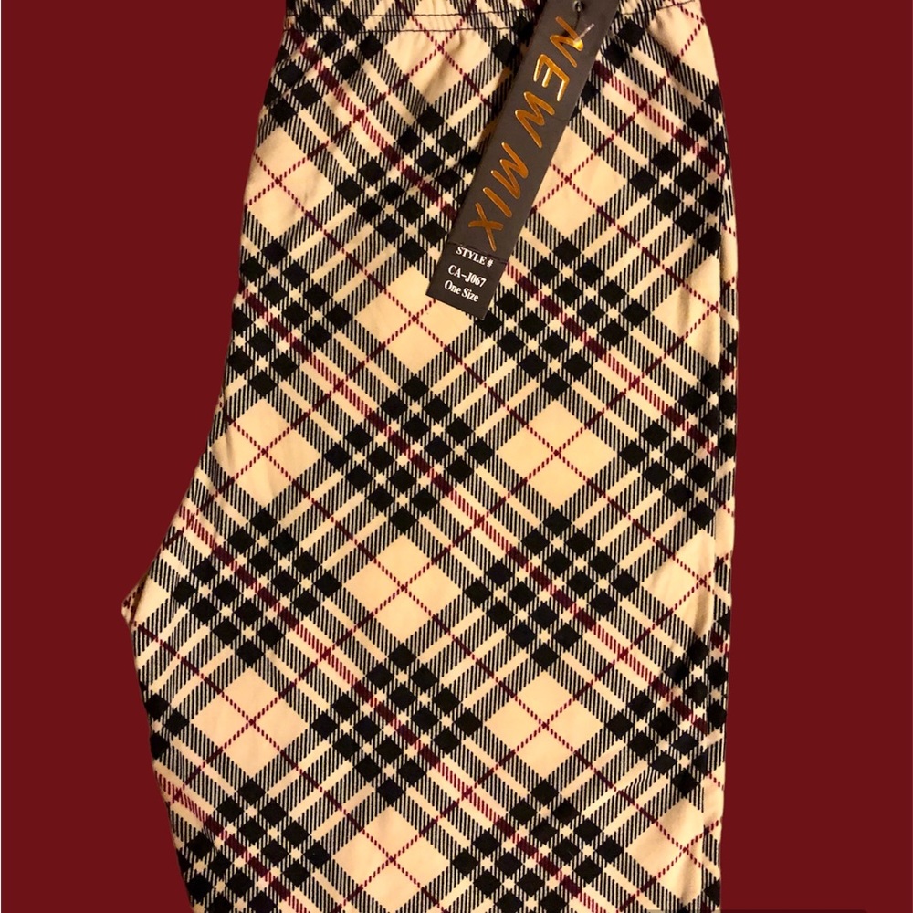 New one size plaid Capri leggings